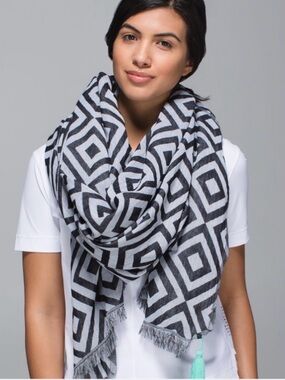 Lululemon Find Your Om Scarf